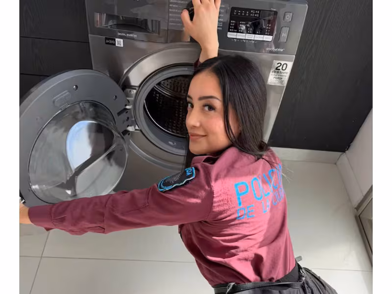 Policía de TikTok apartada tras viralizarse en redes sociales