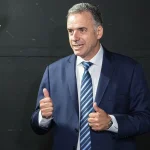 Cae la aprobación Yamandú Orsi y crece el rechazo según nuevo sondeo nacional