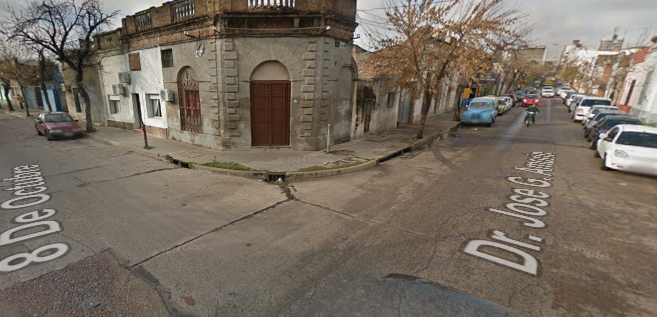 Pericias de la Policía de Salto en el caso del joven apuñalado en Salto.