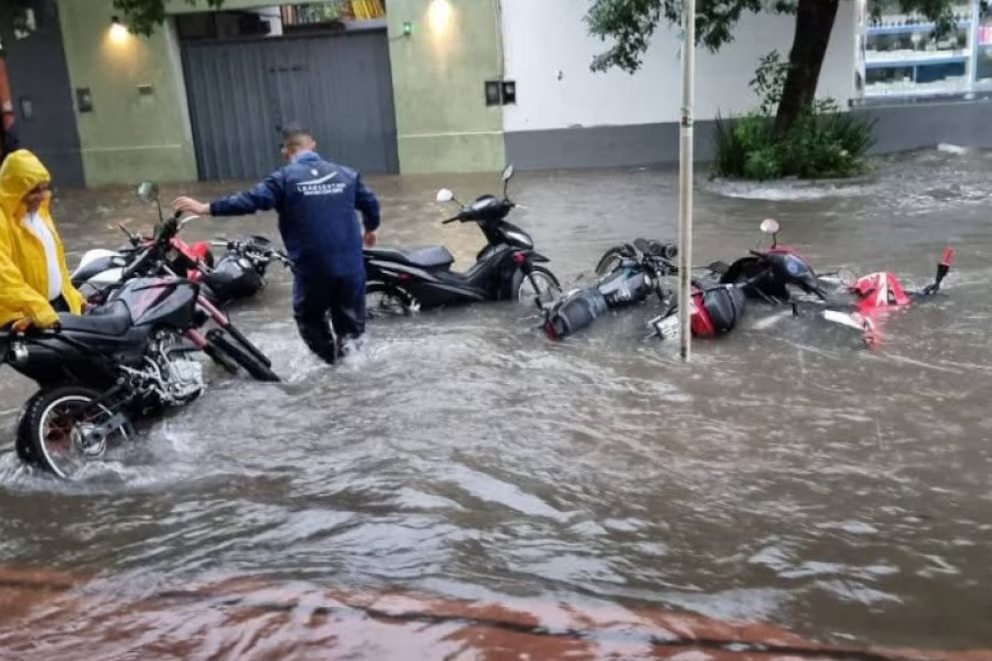 Operativo de Defensa Civil en el temporal en Corrientes