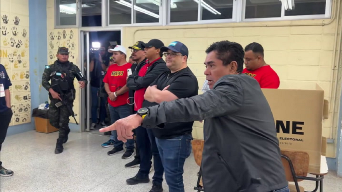 Observadores internacionales expulsados en Honduras durante conteo de votos en Tegucigalpa