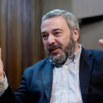 Intendente Mario Bergara en conferencia sobre limpieza