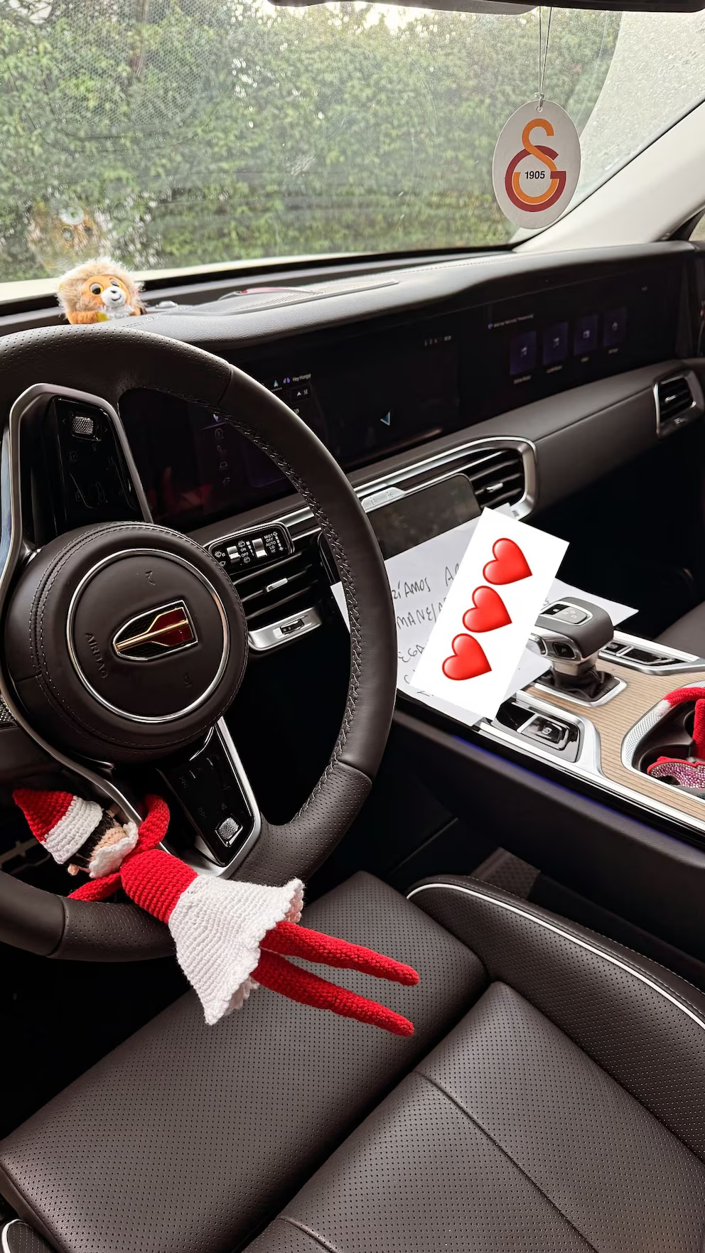 Interior del auto de la China Suárez