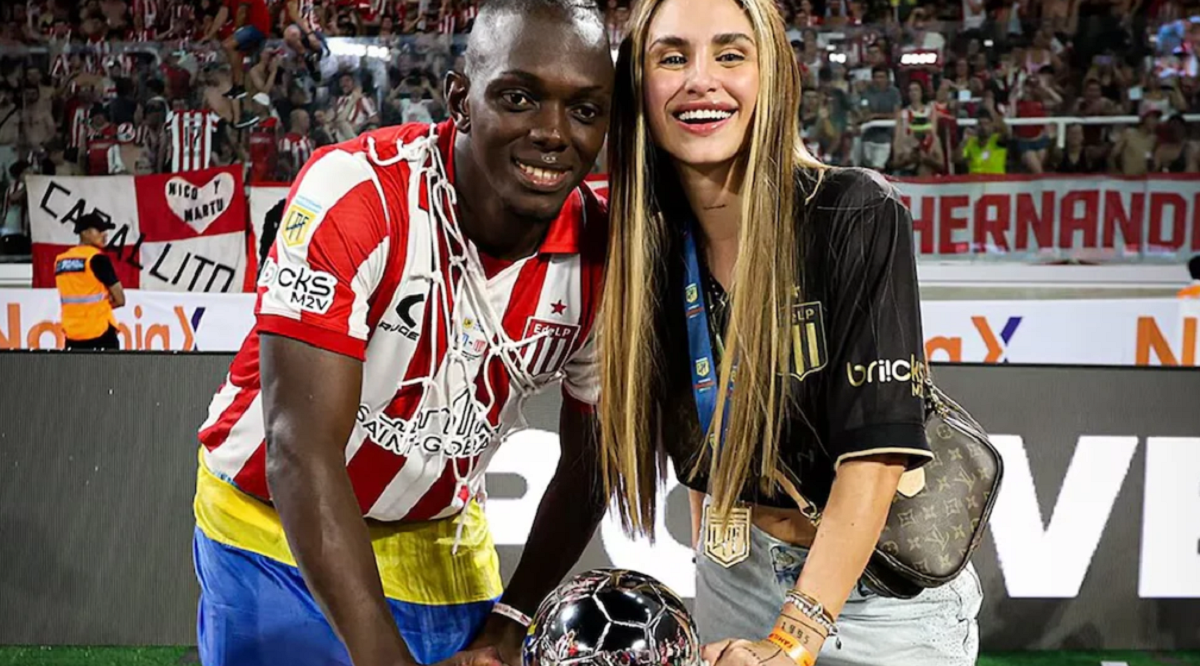 Edwin Cetré festeja en estudiantes con su novia