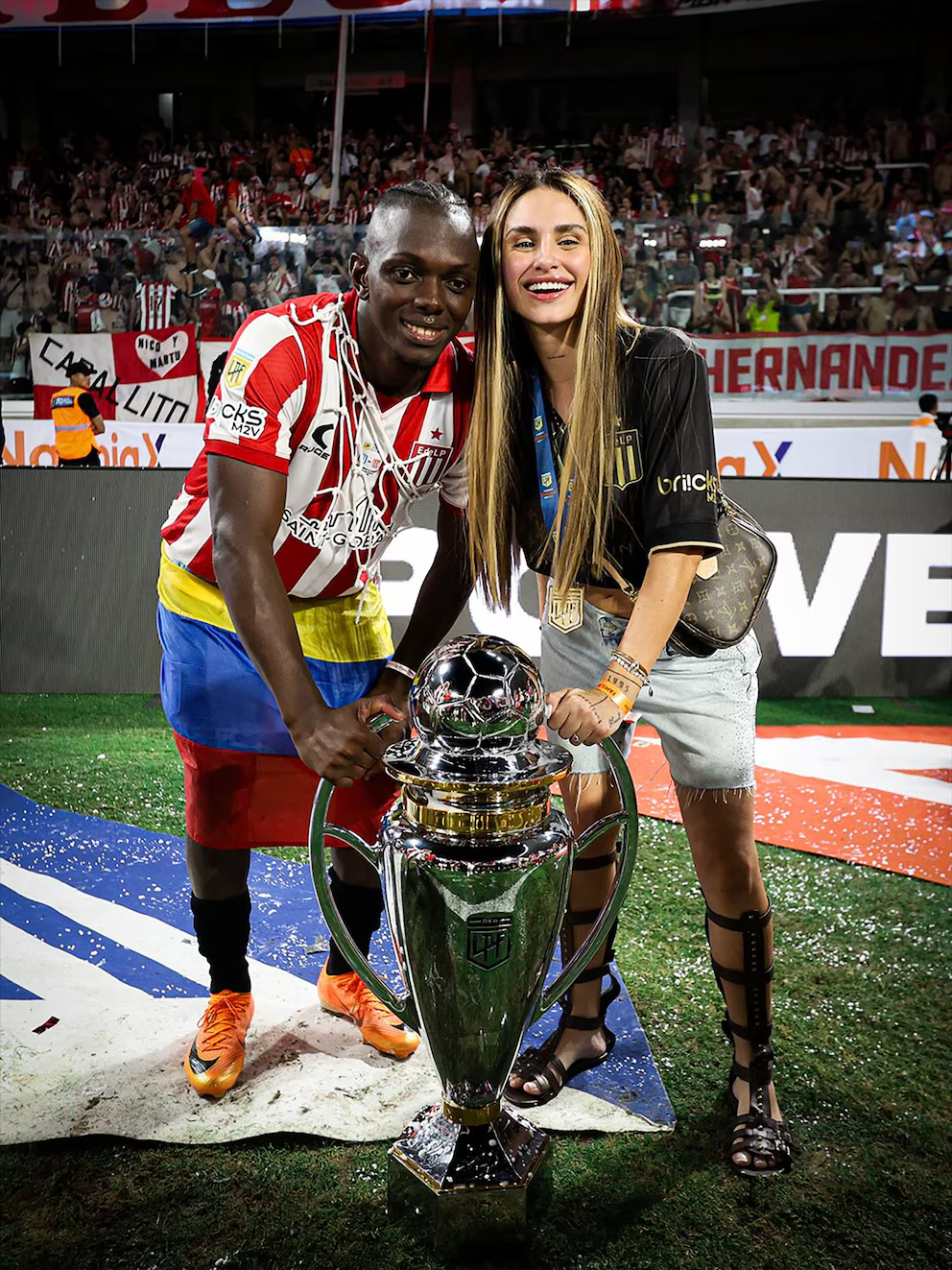 ¿Quién es la modelo que enamoró a Edwin Cetré en Estudiantes ahora? 4 Edwin Cetré festeja en estudiantes con su novia