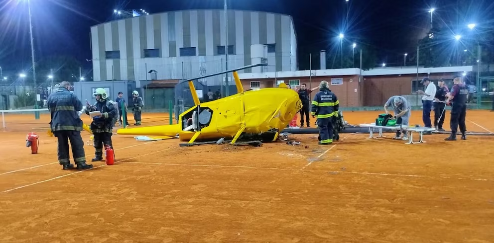 Restos del Helicóptero cayó en Palermo sobre una cancha de tenis en Parque Manuel Belgrano, Buenos Aires