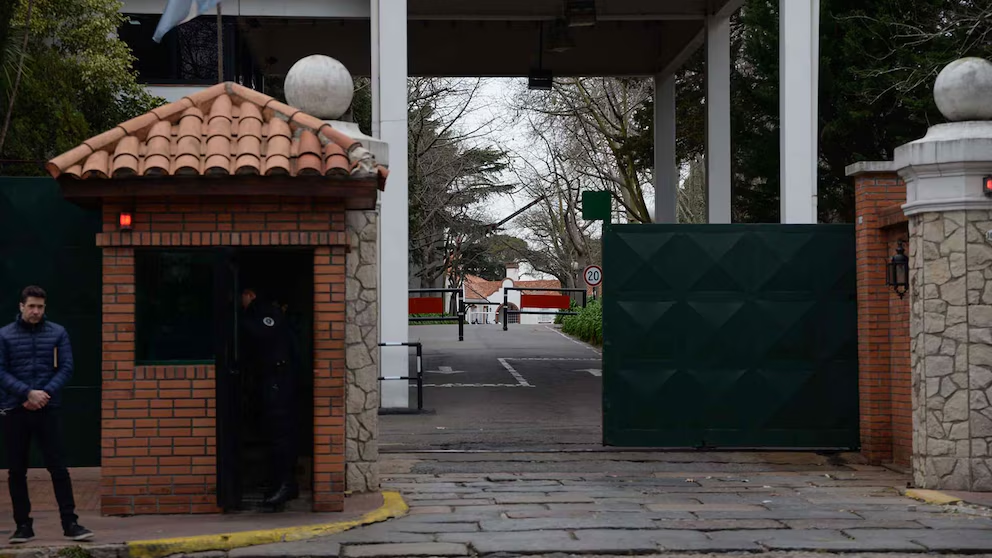 Entrada principal de la Quinta de Olivos tras el hallazgo del soldado muerto Quinta de Olivos