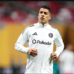 Luis Suárez saluda a los hinchas de Nacional mientras crece la pregunta ¿Vuelve Suárez a Nacional?