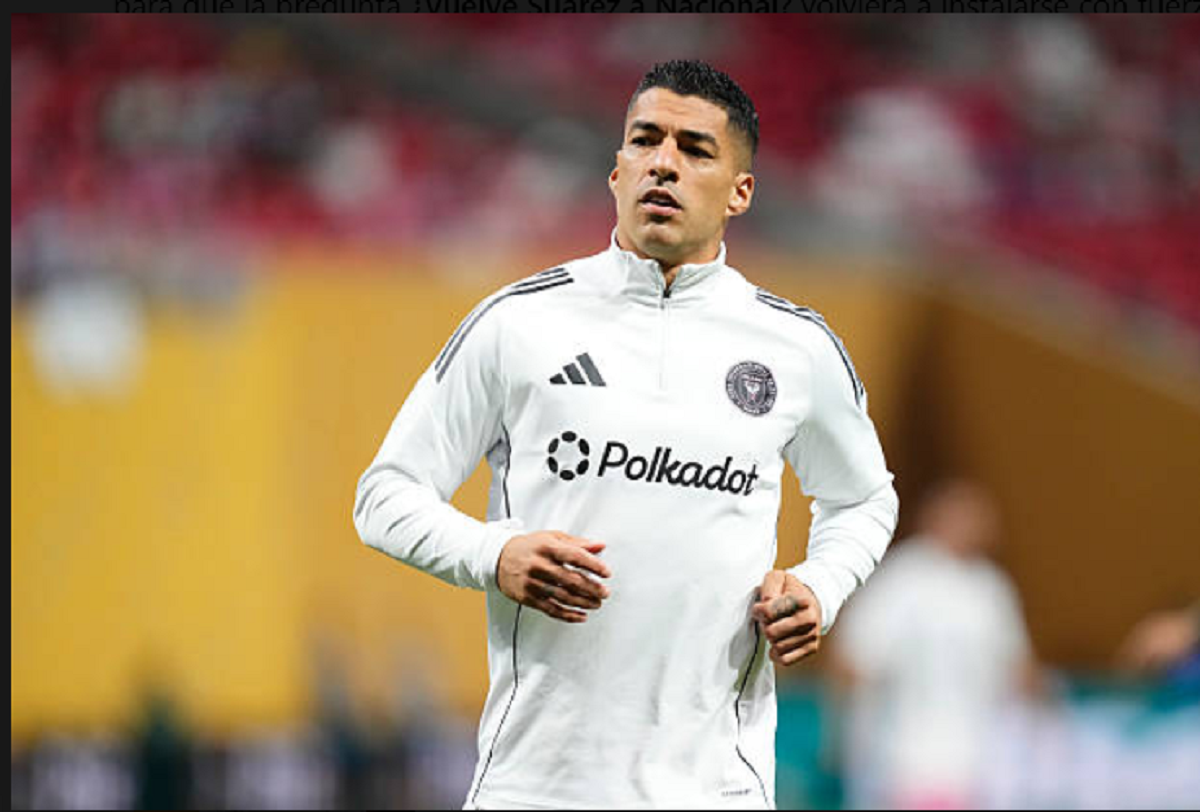 Luis Suárez saluda a los hinchas de Nacional mientras crece la pregunta ¿Vuelve Suárez a Nacional?