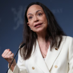 María Corina Machado en Oslo tras la fractura vertebral de María Corina Machado sufrida durante su salida de Venezuela.