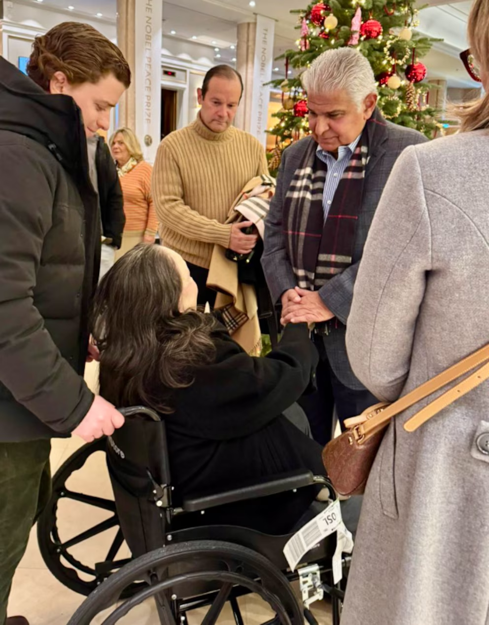 Expectativa mundial: La conferencia de María Corina Machado en Oslo fue aplazada 5 El presidente de Panamá, José Mulino, se reunió con la familia de María Corina Machado en Oslo y ratificó el apoyo de Panamá a la causa venezolana