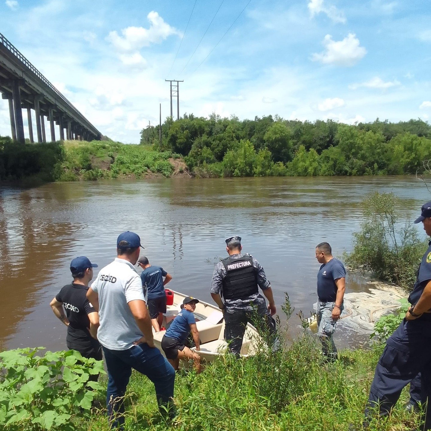 Rescate en el Río Arapey hoy