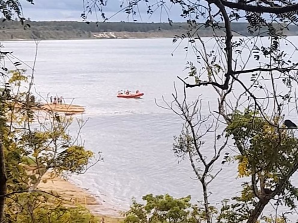 Buzos tácticos buscan tras tragedia en el río Paraná