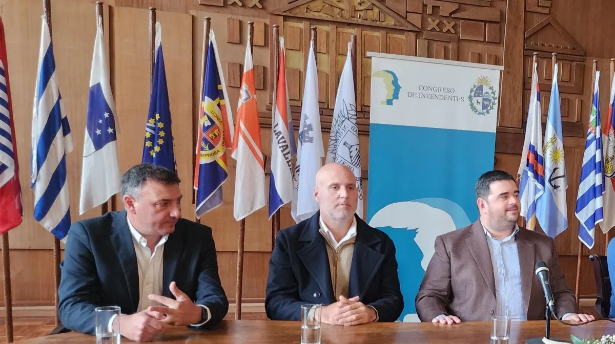 Yamandú Orsi en la misión oficial a China