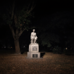 Sin luz, sin control y sin respuestas: el Parque Rodó de noche.