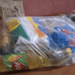 Entrega de canastas del CECOED tras el incendio del Mercado Regional del Norte, una ayuda cuestionada por trabajadores afectados.