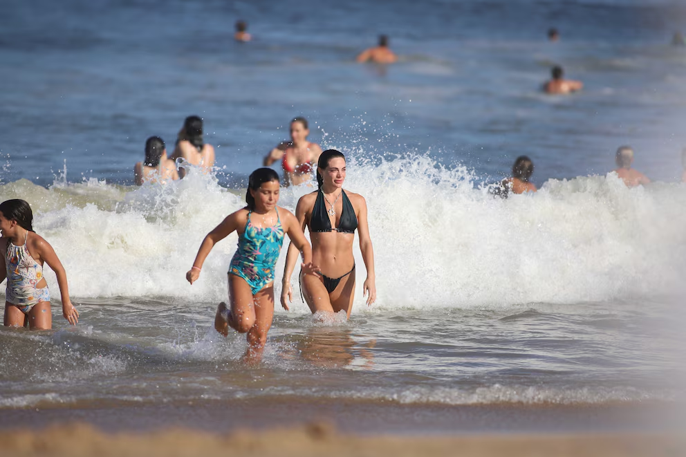 El look playero de Emilia Attias