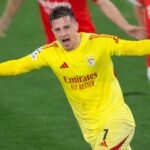 Festejo del gol del arquero del Benfica