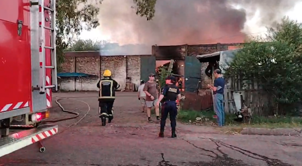 Magnitud del incendio en el Mercado Regional de Salto Magnitud del incendio en el Mercado Regional de Salto