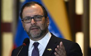 Yván Gil atacó a Yamandú Orsi y profundizó el conflicto diplomático con Venezuela