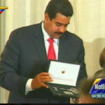 Entrega de la llave de la ciudad a Maduro en 2013