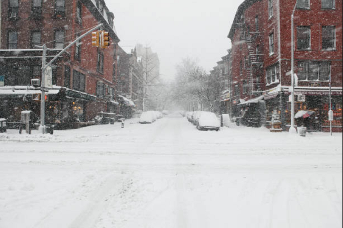 Nueva York declara estado de emergencia ante histórica tormenta de nieve este viernes 4 Clima extremo y tormenta de nieve en Nueva York