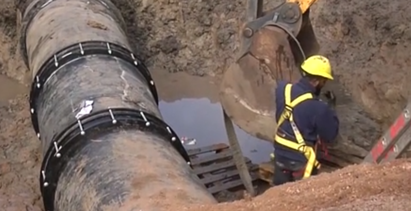 Camión cisterna por falta de abastecimiento de agua en Sauce