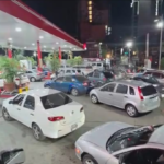 Filas por nafta en pleno caos en Caracas