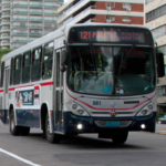 Grave siniestro de tránsito en Montevideo deja a una mujer en estado crítico