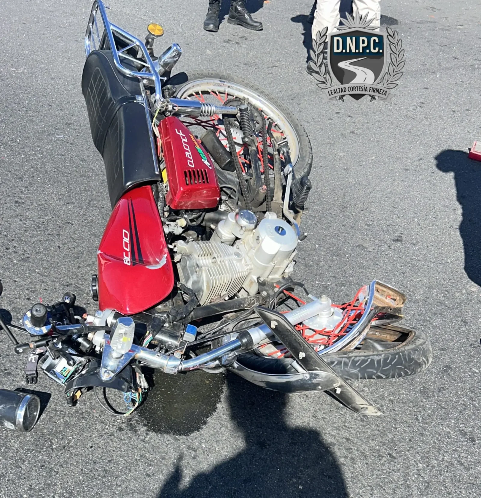 Choque en Ruta Interbalnearia: impacto brutal y un herido grave 13 Auto volcado en posición invertida tras el choque en Ruta Interbalnearia