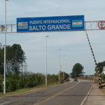 Caos en Paso de frontera Salto Grande