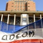 Manifestación y paros de Adeom en Montevideo frente al edificio de la Intendencia.