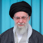 Humo en Teherán tras el ataque a Ali Khamenei y objetivos militares.