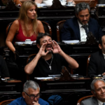 Diputados debaten la reforma laboral en Diputados con Karina Milei presente en el palco.