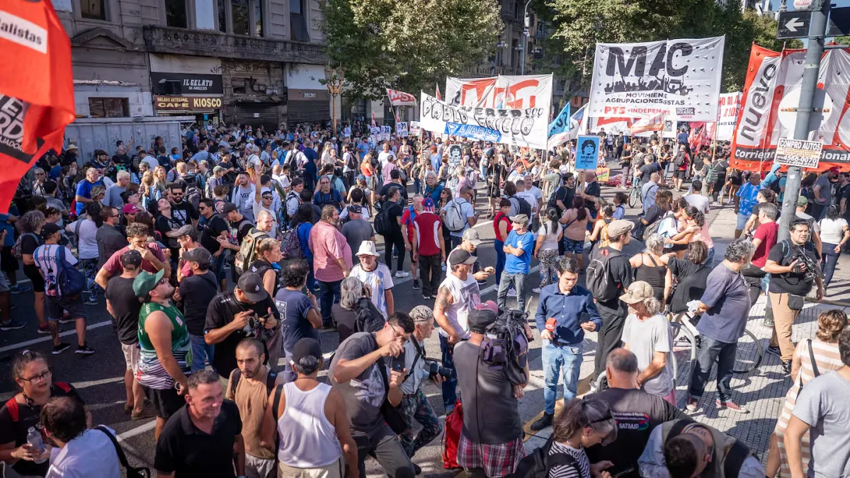 Caos y pérdidas millonarias por el nuevo paro de la CGT en Argentina