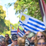 Escasa convocatoria en la Marcha por Cuba en Uruguay organizada por el PIT-CNT en Montevideo.