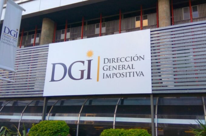 Sede central de la Dirección General Impositiva en Montevideo donde se gestiona la lista de deudores contumaces de la DGI.