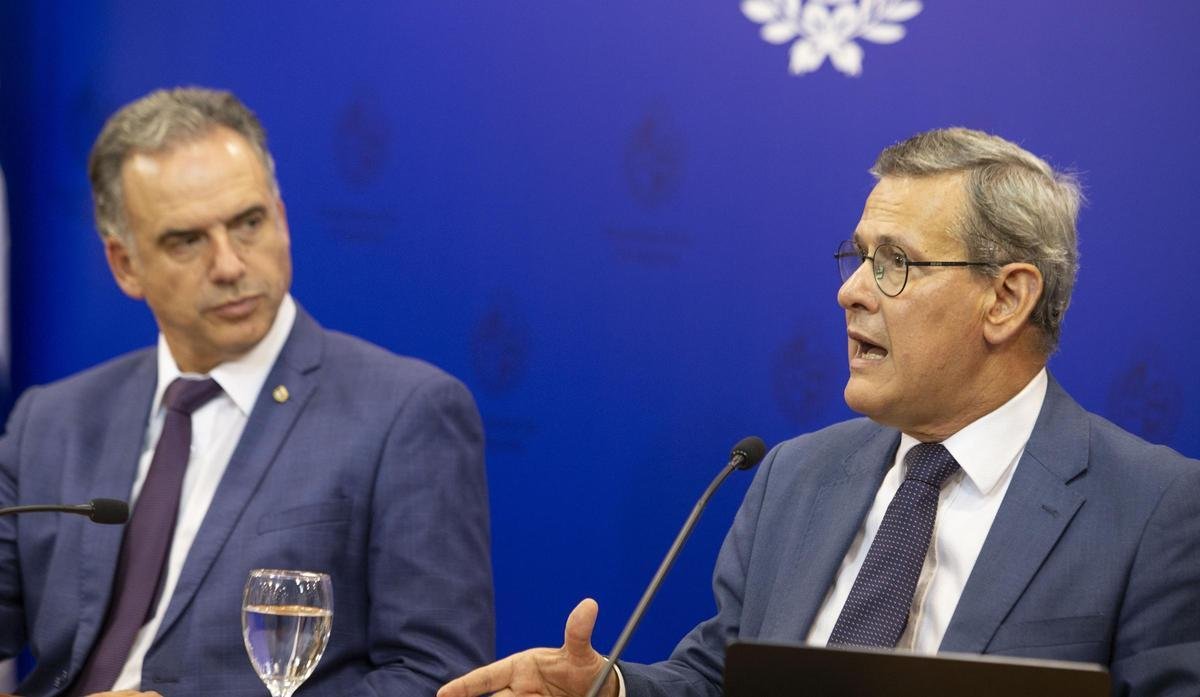 Yamandú Orsi y Jorge Díaz en Torre Ejecutiva discutiendo temas del Caso Cardama Jorge Díaz.