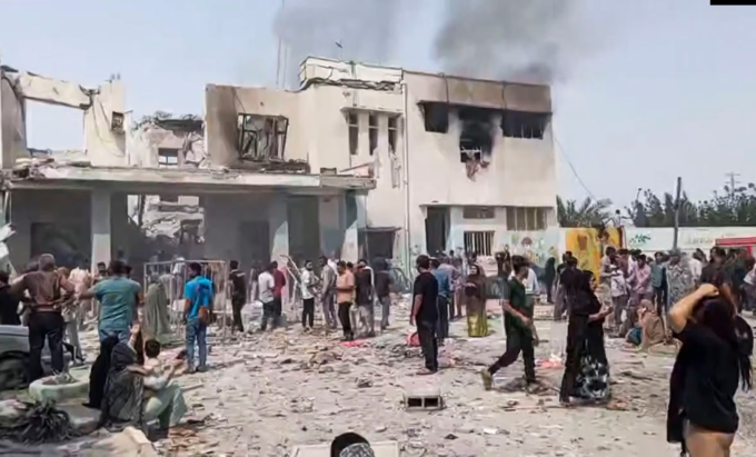 Bombardeo israelí escuela Irán: rescatistas buscan entre los escombros tras el ataque que dejó 85 niñas muertas.