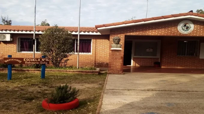 Fachada de la Escuela 14 de Balneario Solís en el departamento de Maldonado.