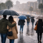 Mapa meteorológico del Cono Sur mostrando el avance de nubes de tormentas severas en Uruguay hacia el área metropolitana.