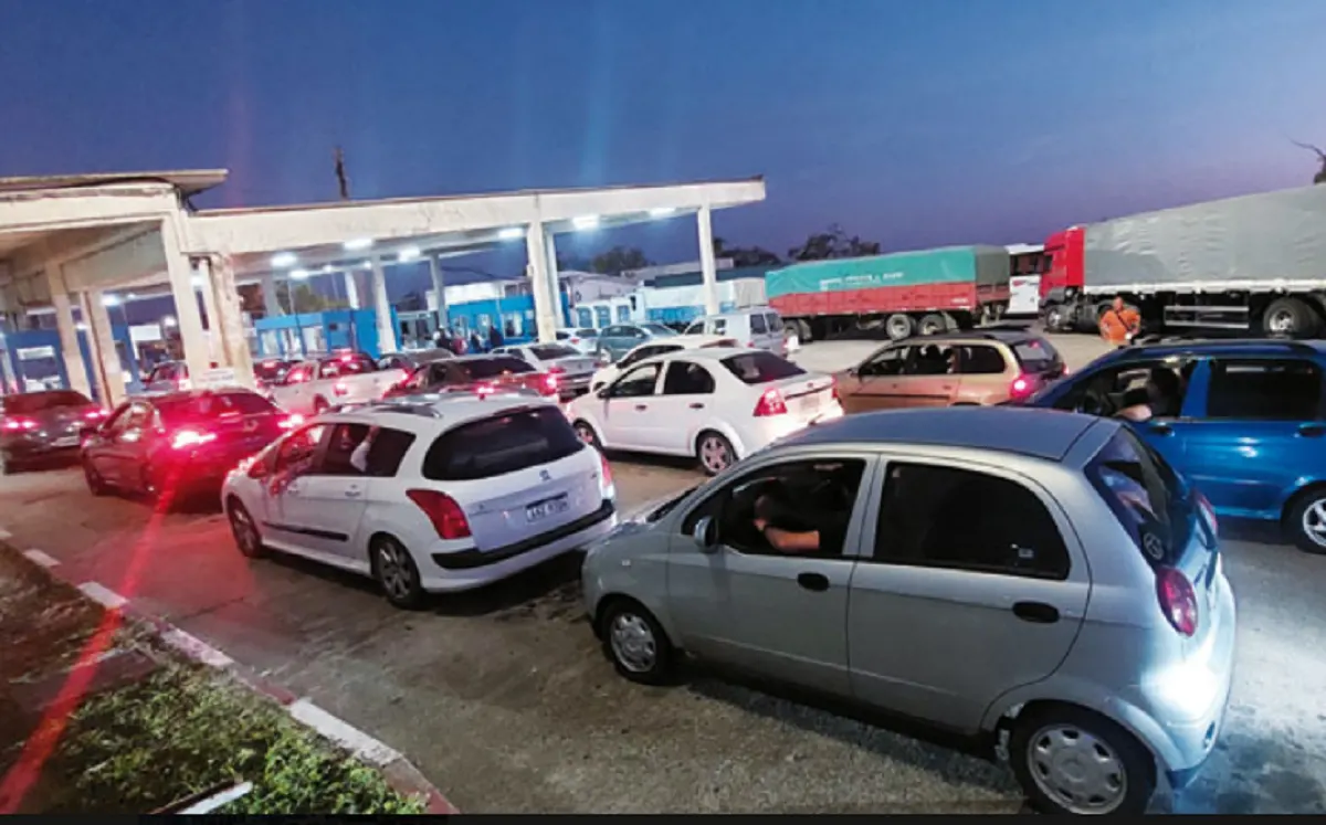 Tensión y gritos en Puente General Artigas tras caída del sistema oficial