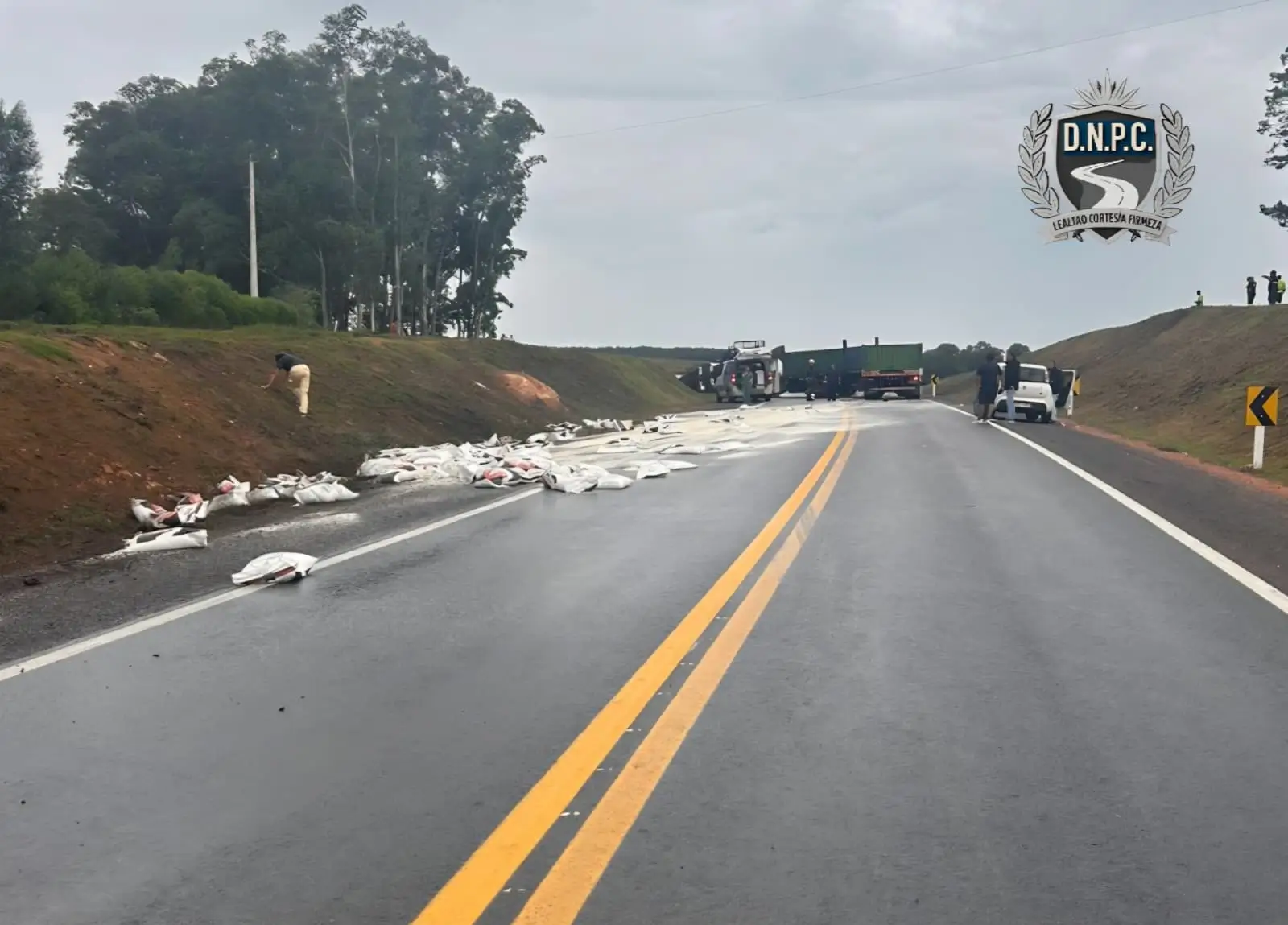 Choque fatal de camiones con remolque genera una tragedia en Lavalleja 2 Escena de la tragedia en Lavalleja en Ruta 14