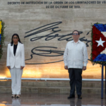 Agentes de las fuerzas de seguridad cubanas en Venezuela durante un desfile militar en Caracas.