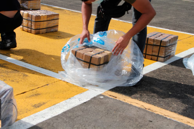 Tráfico de drogas en Panamá: Condenan a 13 años a dos colombianos