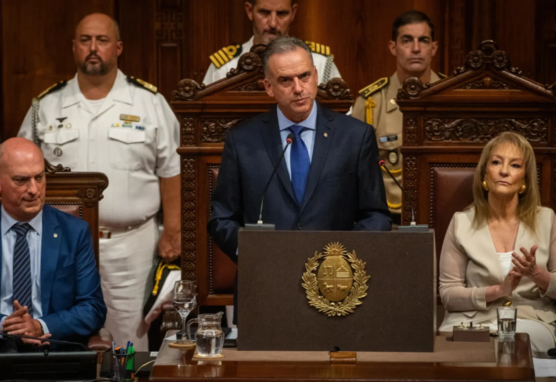 Yamandú Orsi dando su discurso de rendición de cuentas del Gobierno de Orsi ante la Asamblea General.