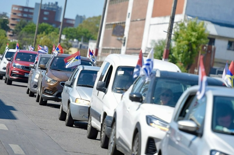 Caravana del PIT-CNT: mucha bandera de Cuba y poca seguridad local 1 Caravana del PIT-CNT: mucha bandera de Cuba y poca seguridad local
