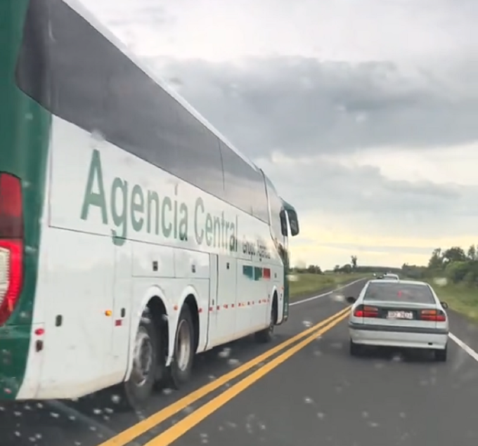 Ómnibus en ruta 3: Adelantamiento en doble línea y repecho