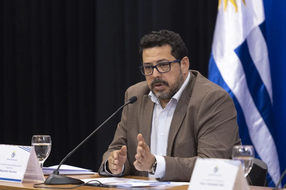 Alejandro Sánchez lamenta la pérdida de un trabajador en Carrasco Norte.