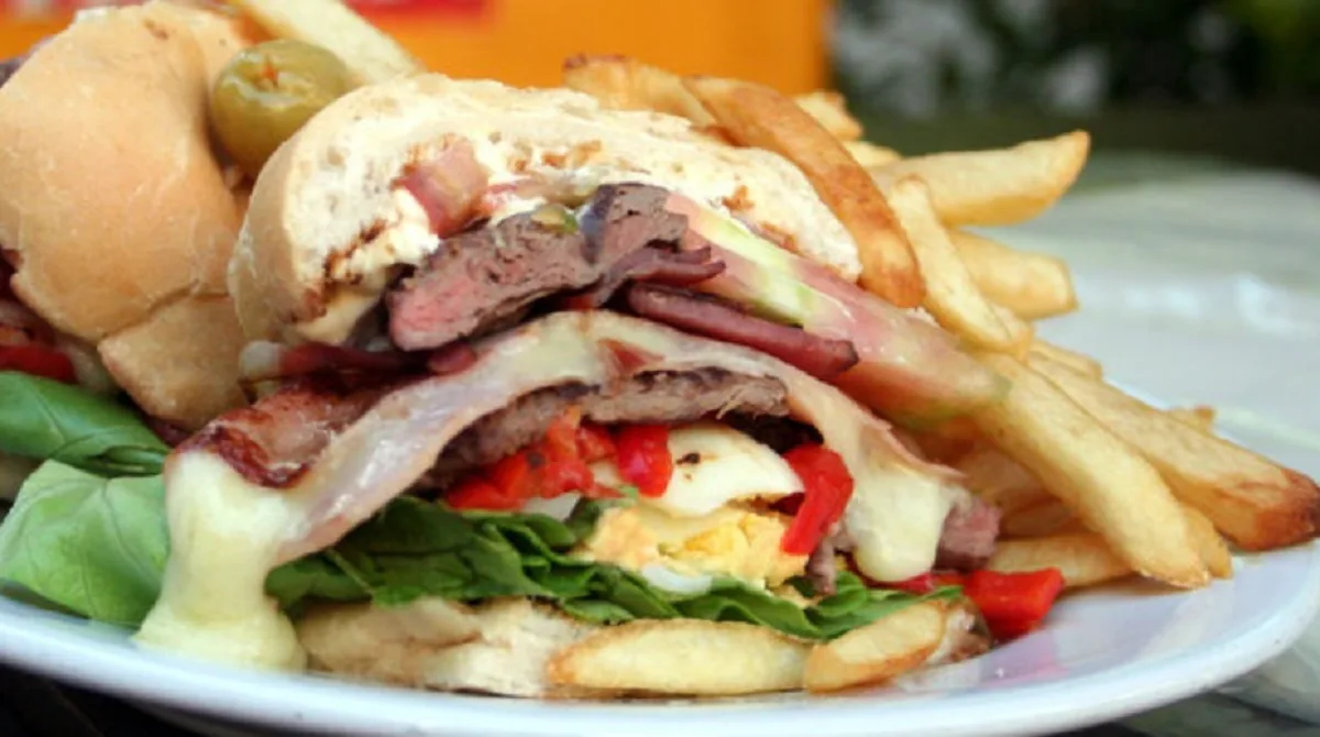 CHIVITO URUGUAYO
